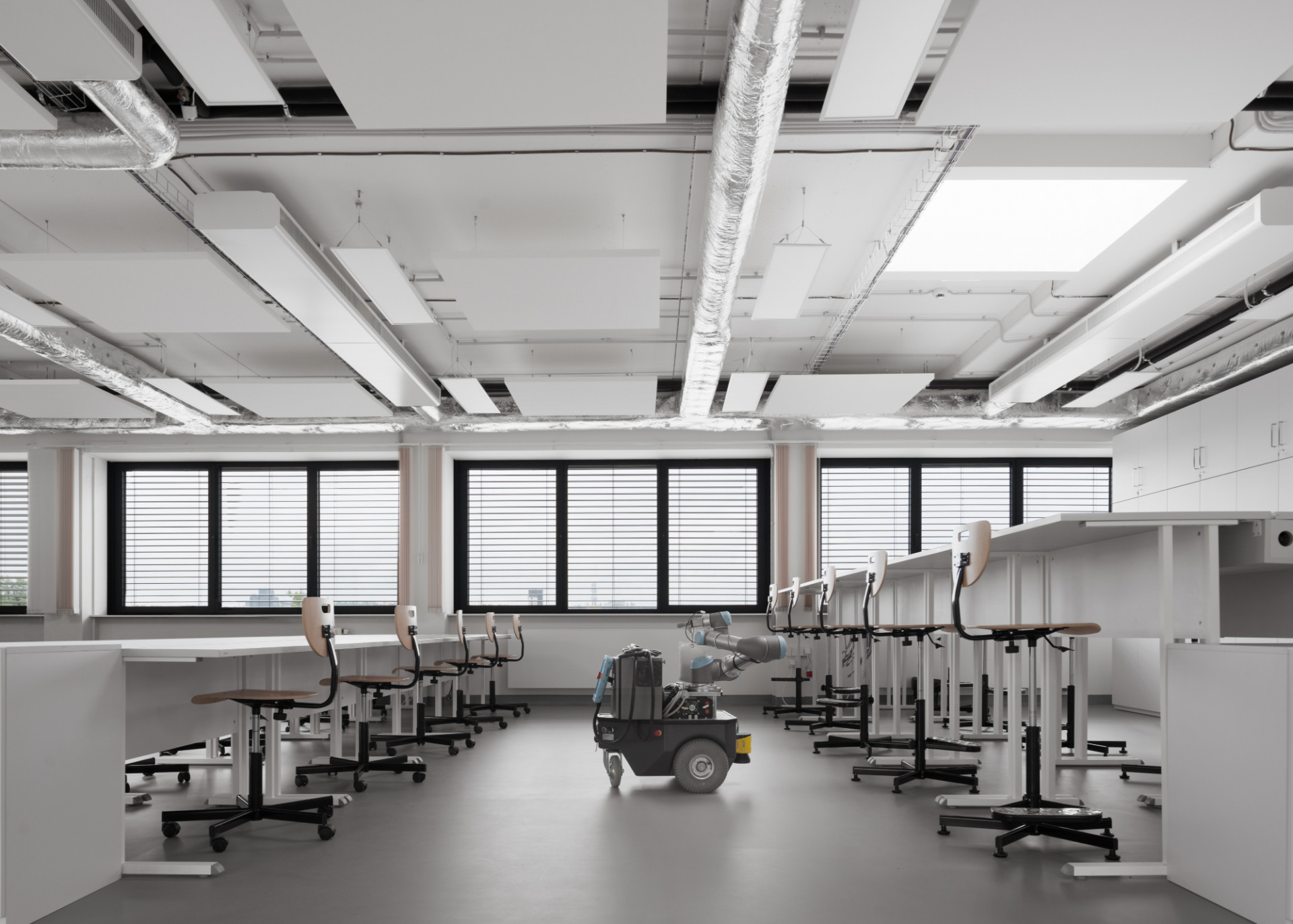      Katalog: majo architekti - Pavilon IMPAKT MFF UK
 |  EARCH.cz-58