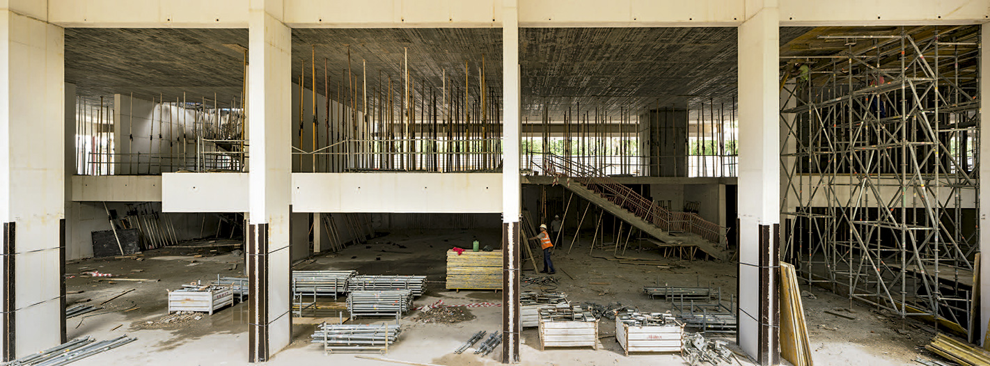 西班牙科尔多瓦公共图书馆 | 绿意盎然的铝制文化之门-27