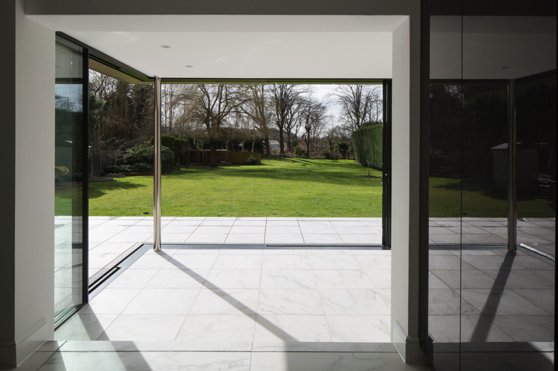 英格兰退休夫妇的现代家居改造-38