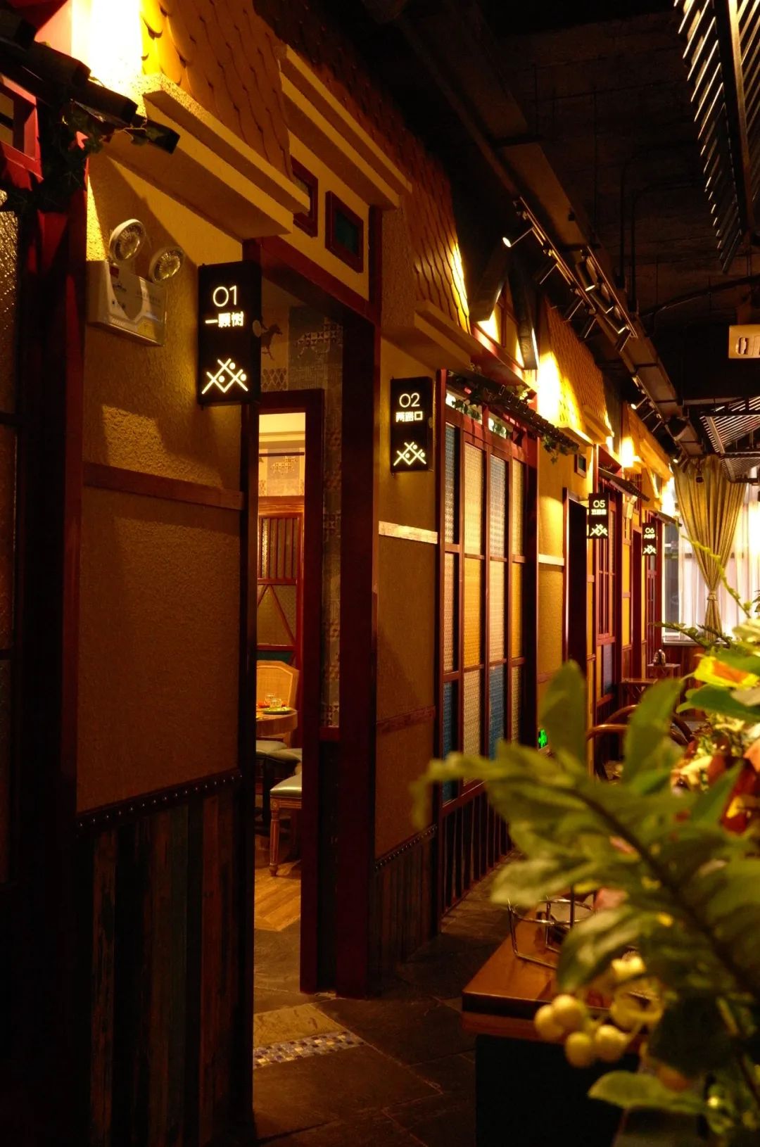 钱磊 | 餐饮空间不止餐饮，五光十色的视觉盛宴-29