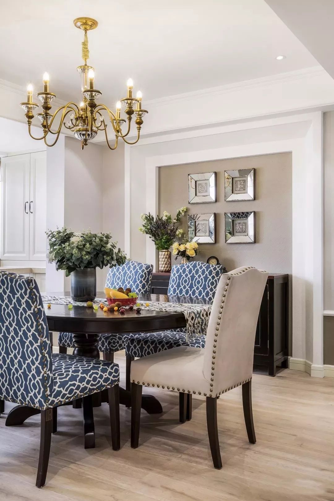 美式三居室,浅色硬装搭配鲜艳软装,雅致贵气-34