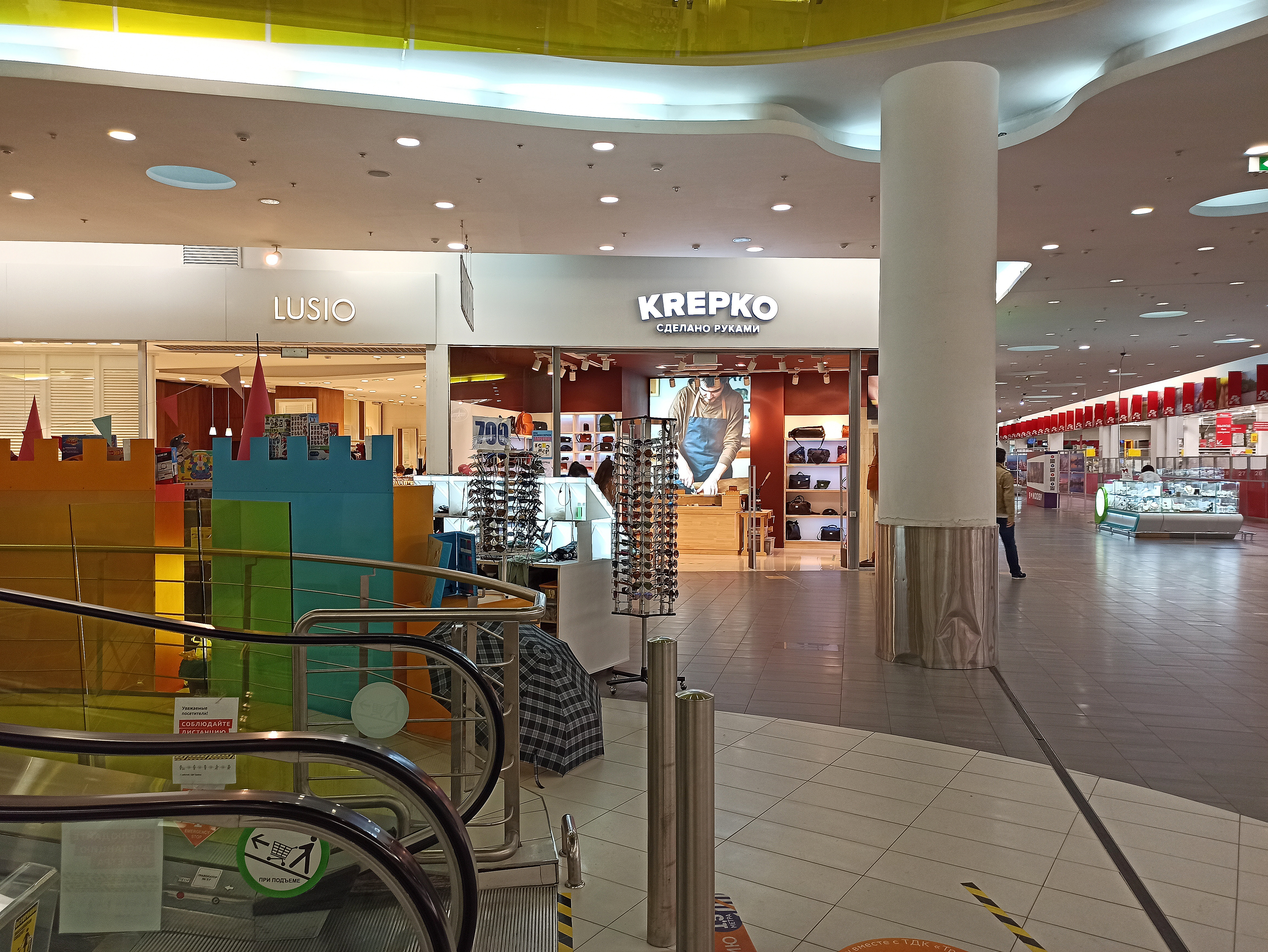 Дизайн магазина сумок "Krepko", ТЦ "Тройка"-2