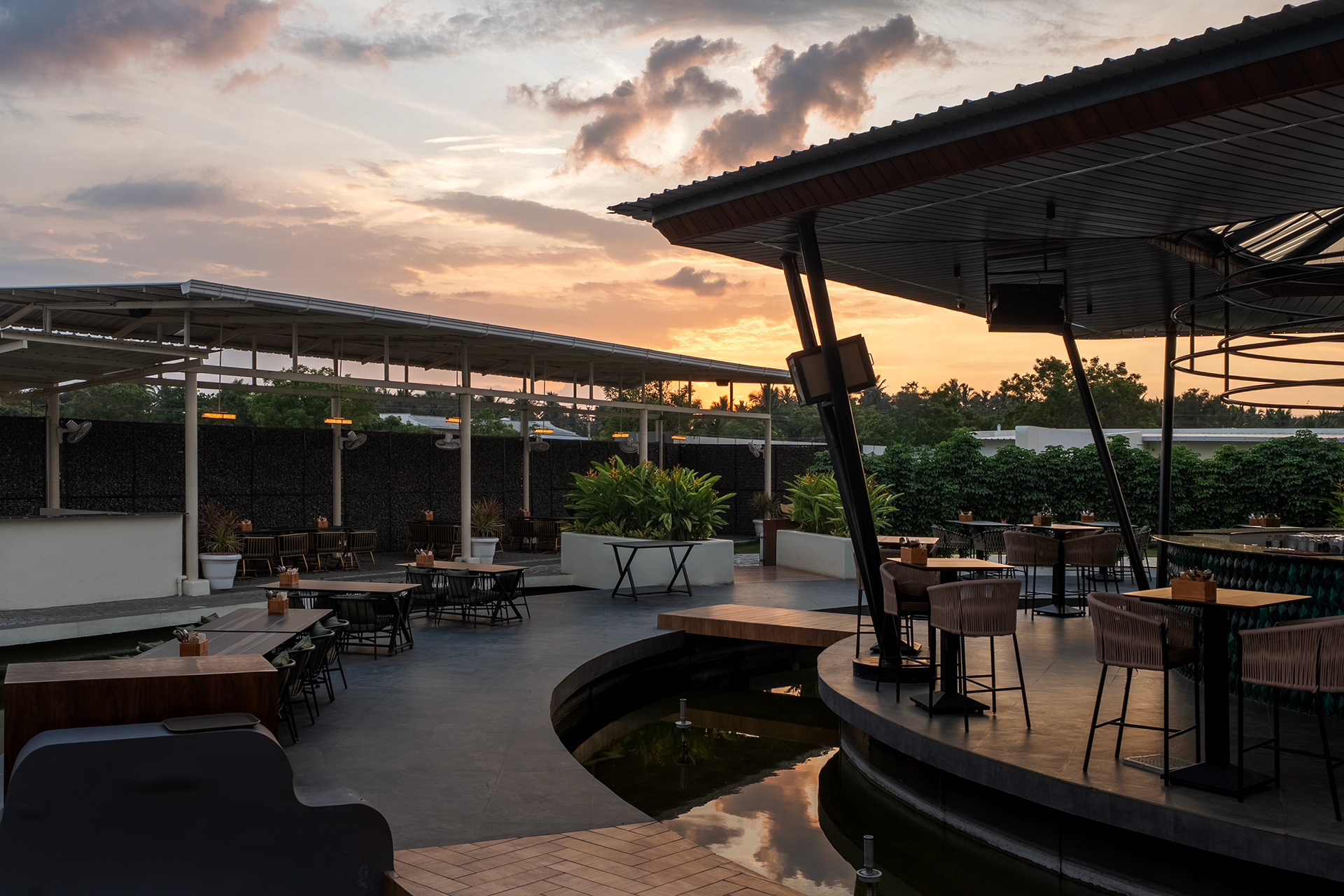 露台餐厅丨KARTHIK ARCHITECTS-34