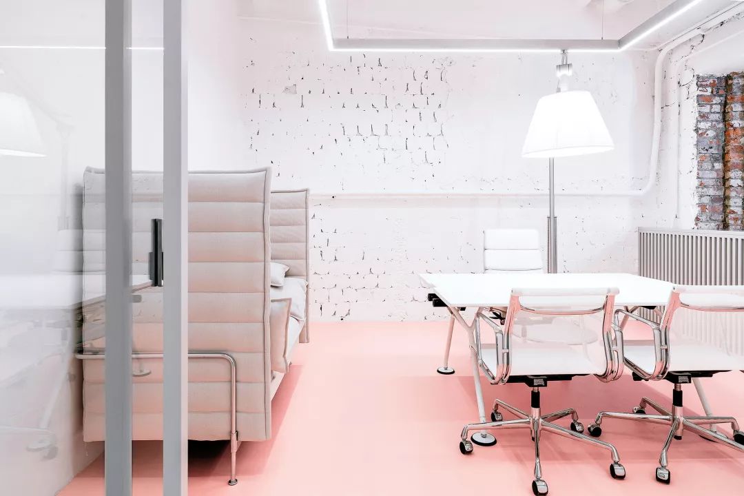 莫斯科废墟中的 NGRS 少女心公司-9