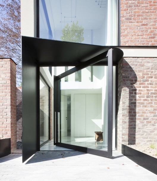 比利时哈塞尔特现代家庭住宅-16