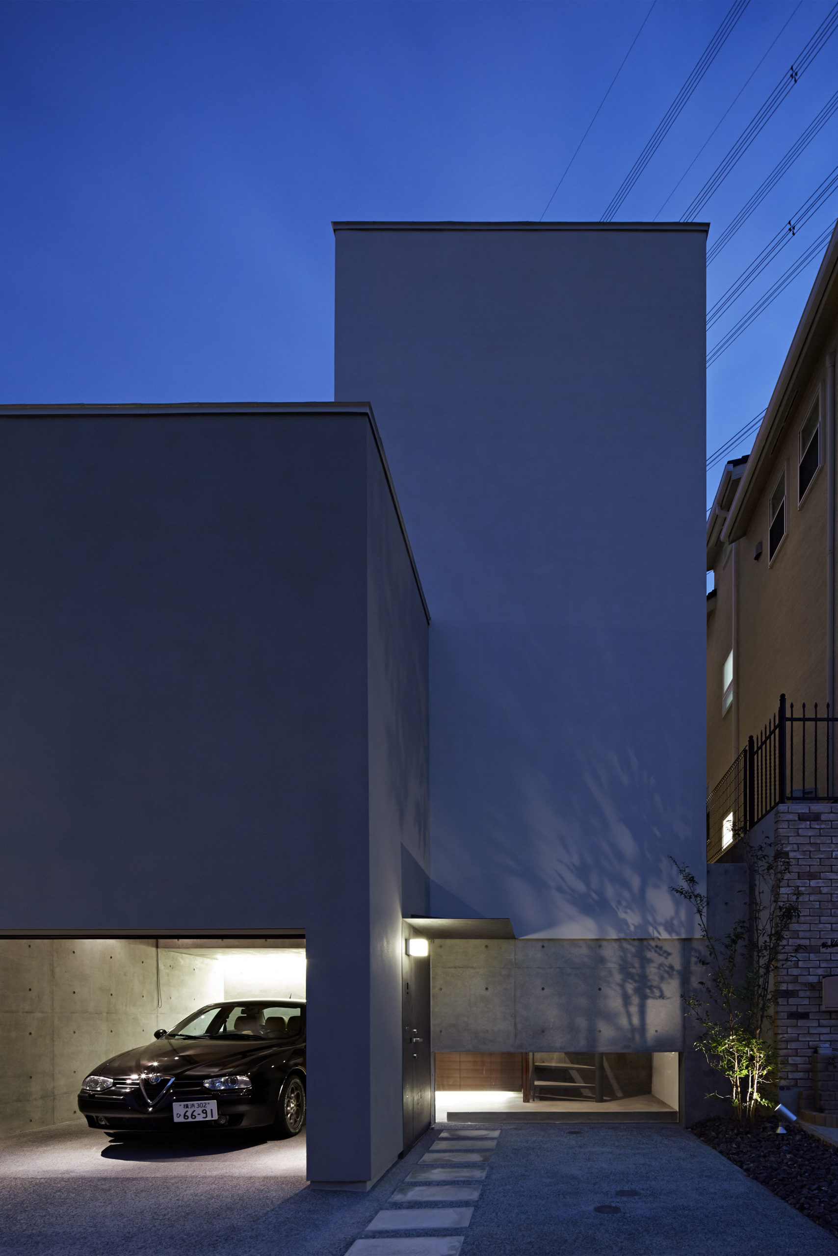garage house with morning light courtyard | Genki Tsubasa Architects and Associates-19