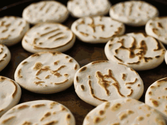 成都高桌子低板凳面馆-38