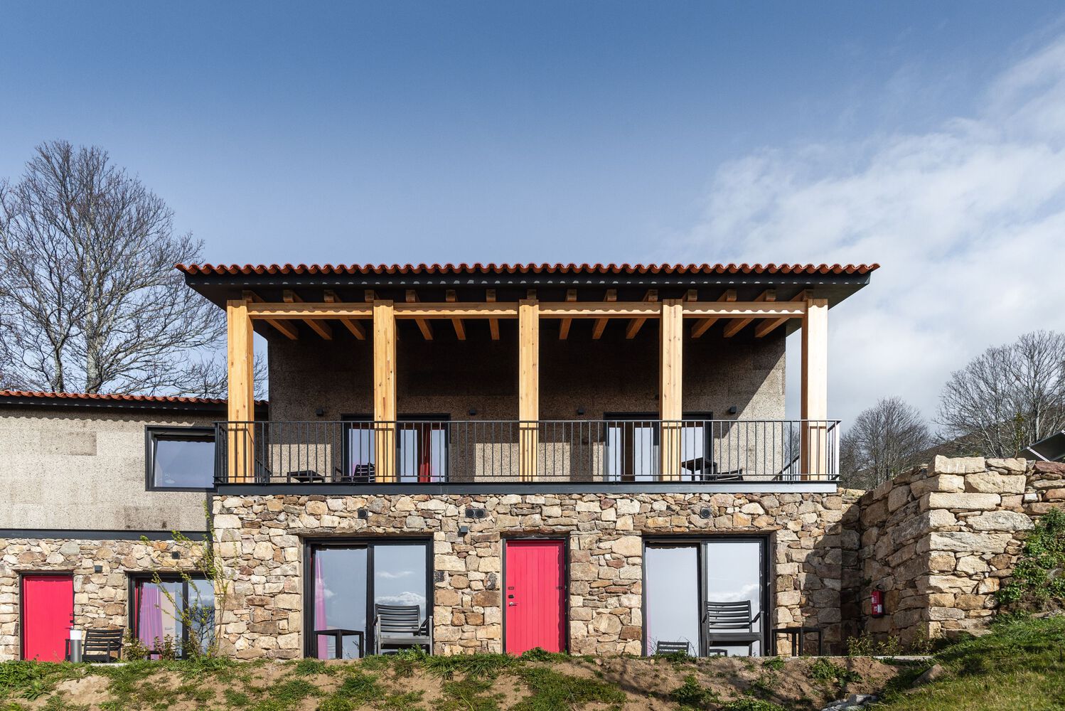 葡萄牙山脉中的和谐身心灵康养中心丨PLATAFORMArq-20