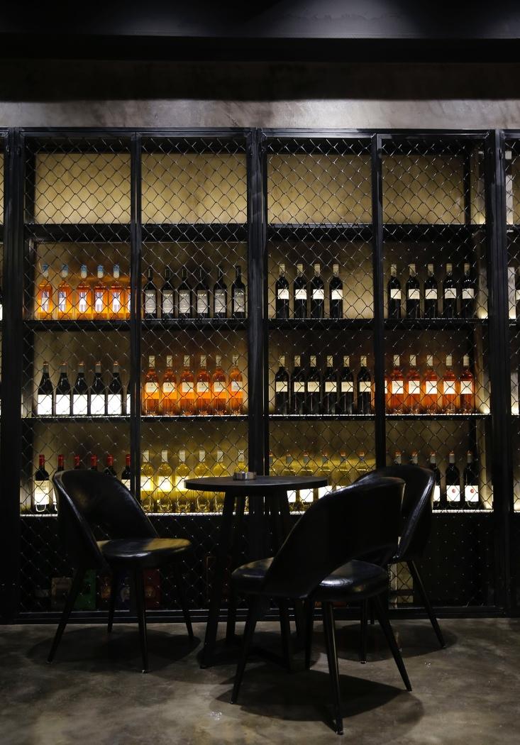 酒吧设计 | 困兽与飞鸟的诗意空间-5