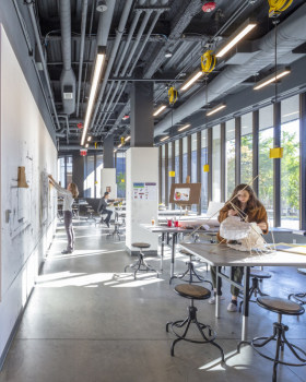 美国 RISD 北部办公大厅（2019）（NADAAA）设计 · 融入环境的创意建筑