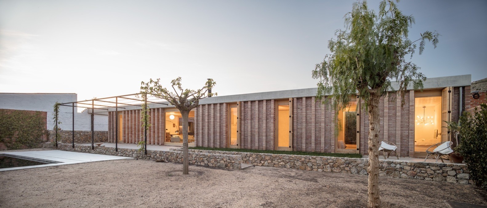 巴塞罗那 AA 别墅 | 融入环境的生物气候度假屋-18