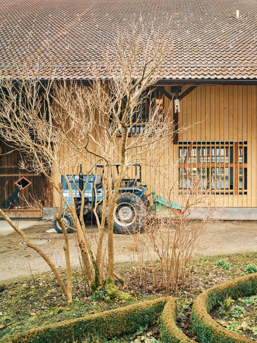 瑞士乡村百年谷仓变宜居私宅-16
