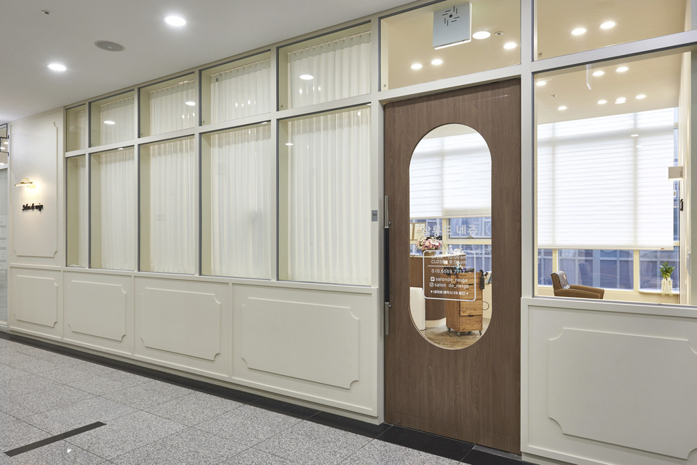 白色与木质，打造现代美容空间的典范-2