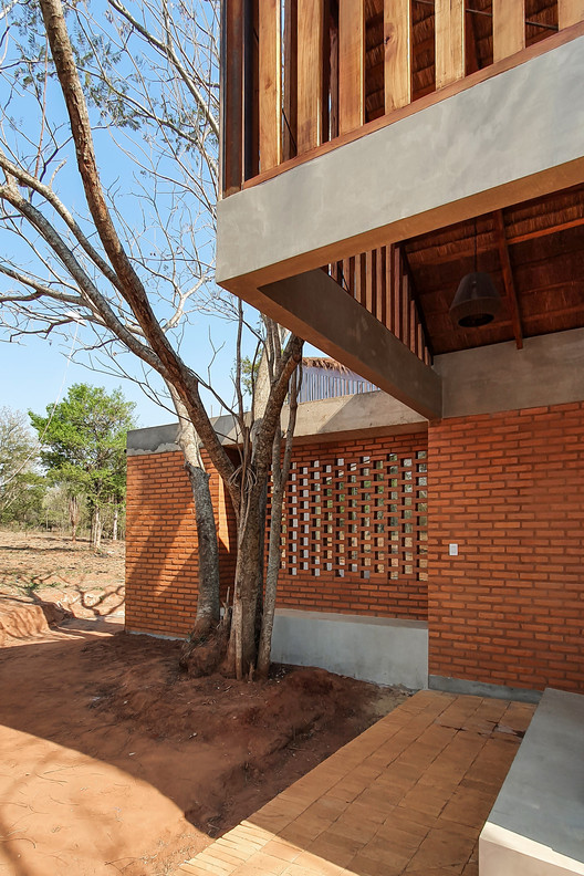 树荫下的低成本环保住宅-23