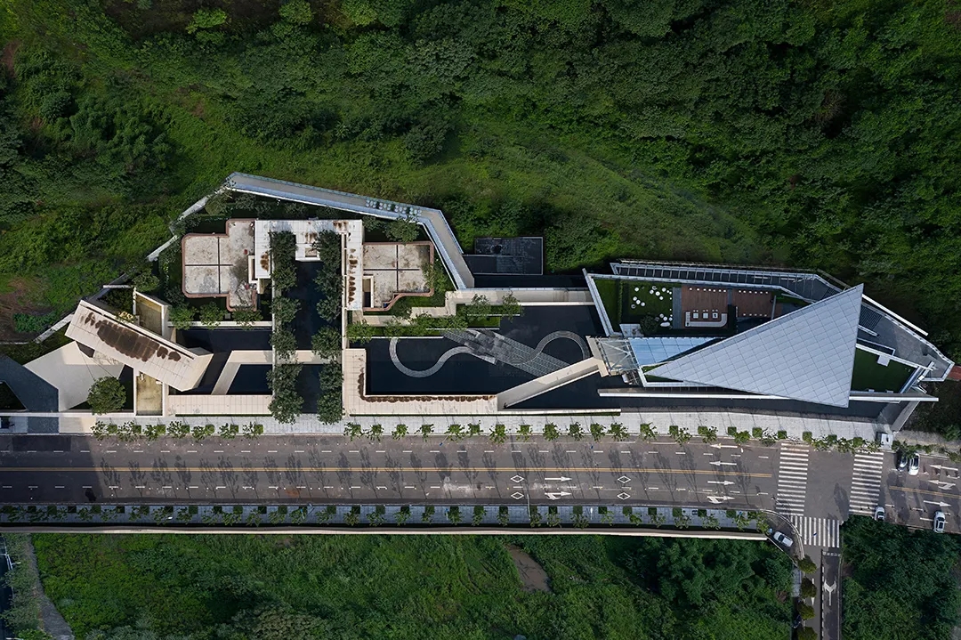重庆融创壹号院·壹方艺术馆丨中国重庆丨aoe事建组,以和设计&英拓景观,IDMatrix矩阵纵横-13
