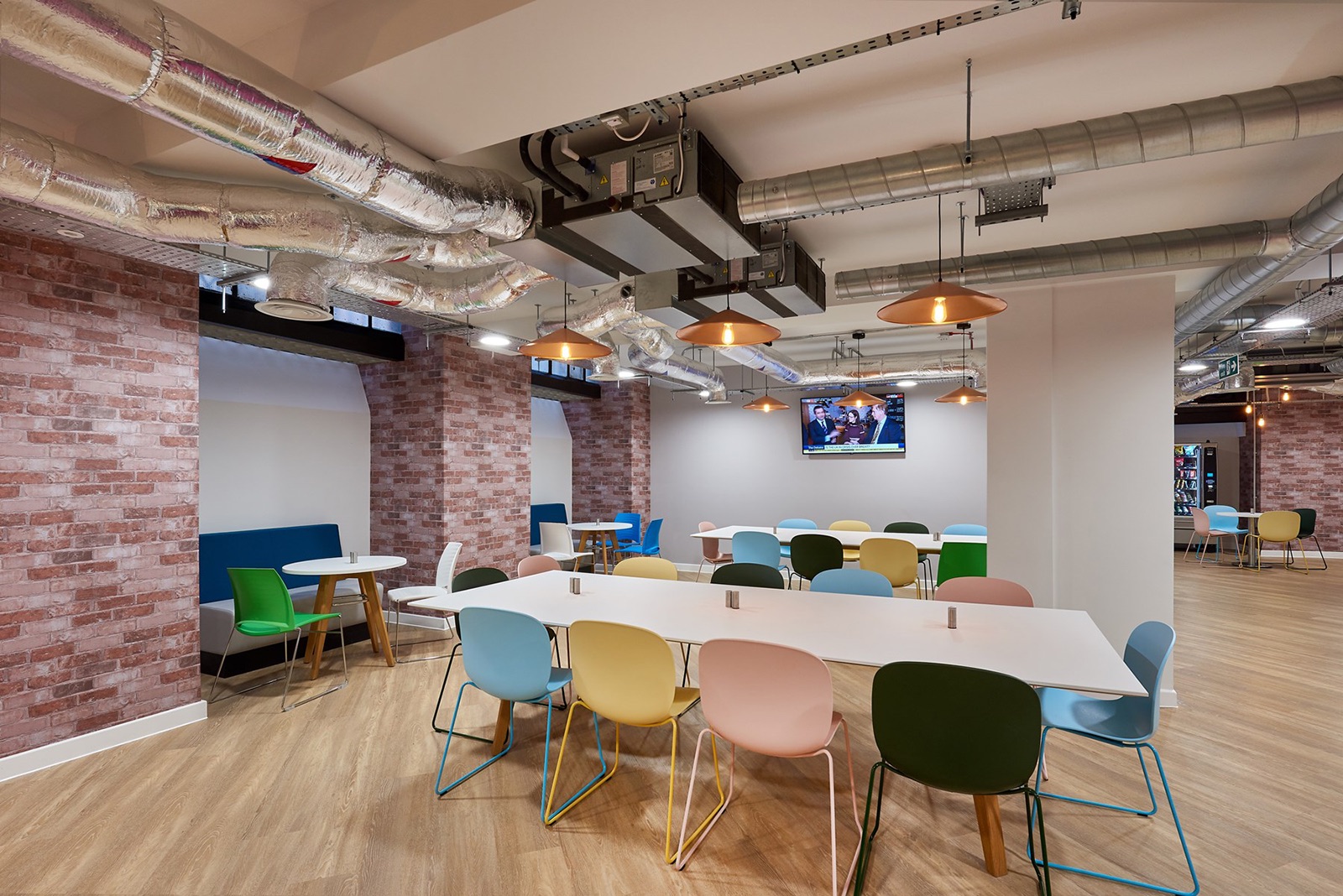 A Look Inside Mills & Reeve’s Modern Birmingham Office - Officelovin'-1