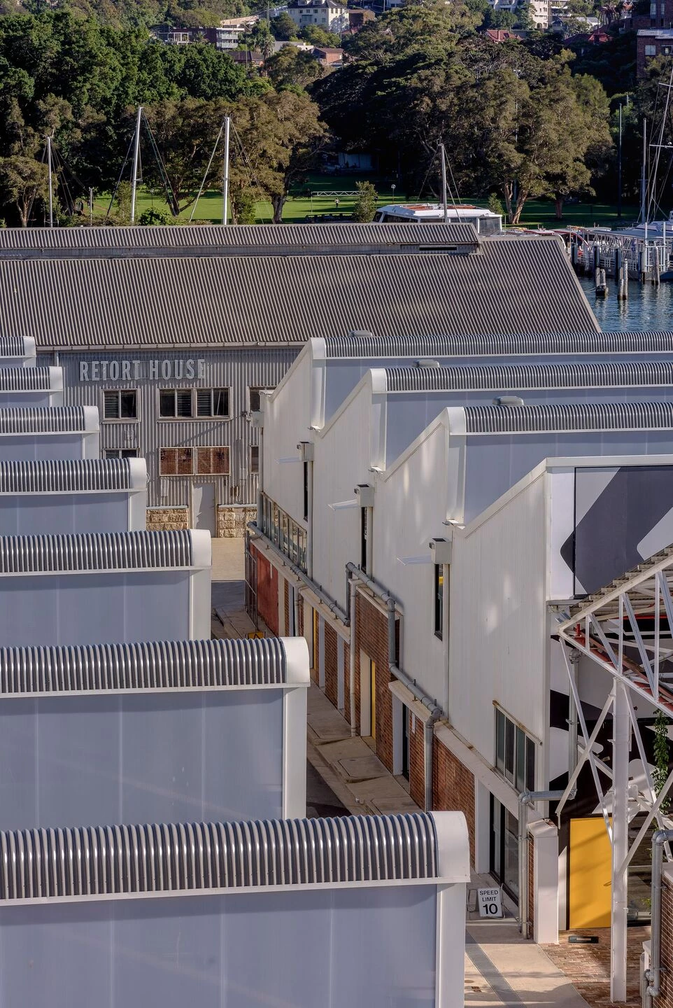 澳大利亚前海军潜艇基地变身公共空间-12