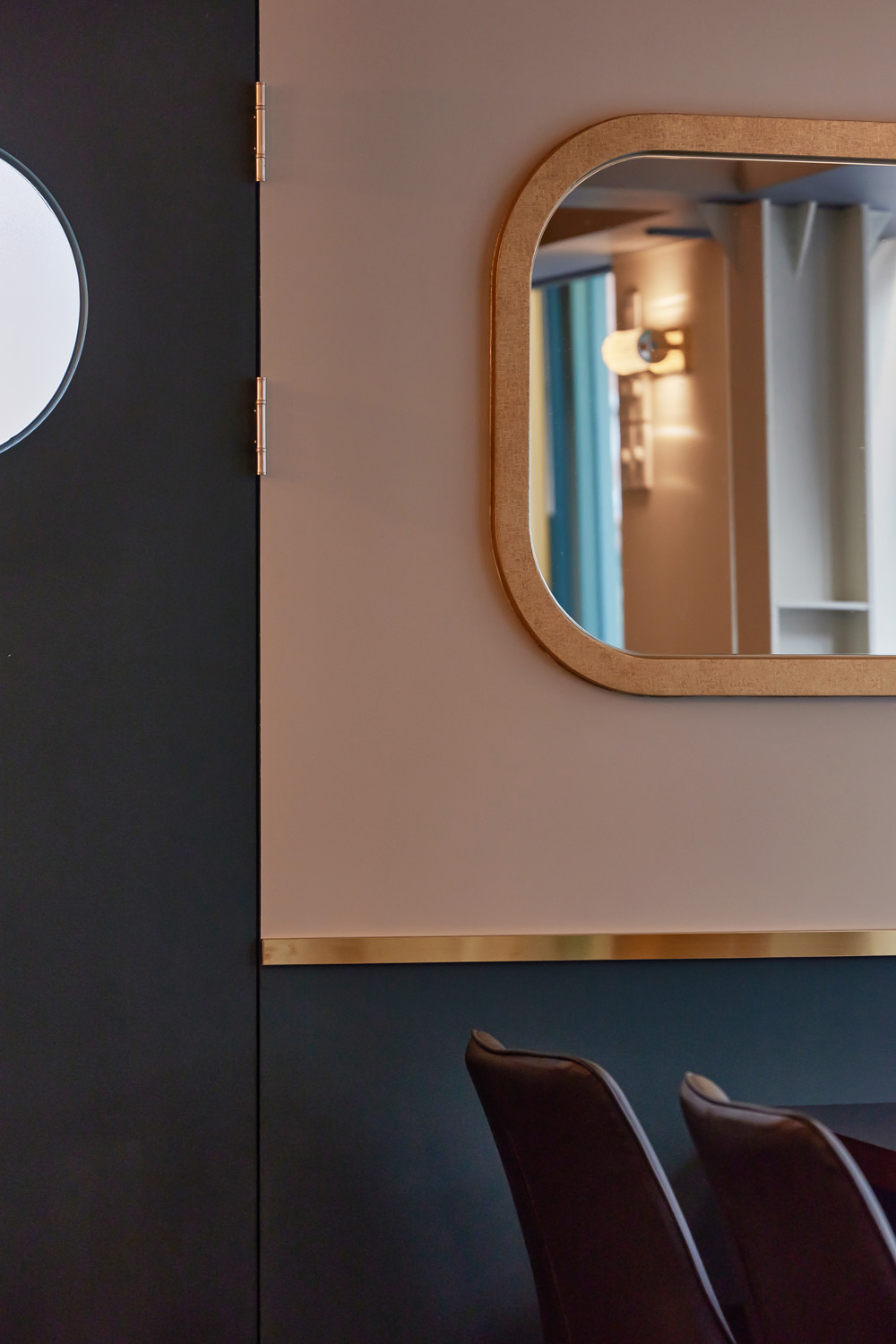 "葡萄酒庄的精致设计 | 14 平米的小空间，无限可能的视觉盛宴"-13