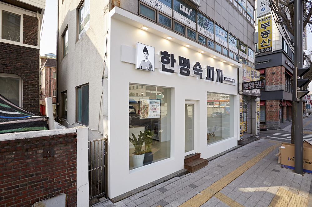 简约白色调 20 平米披萨店设计-17