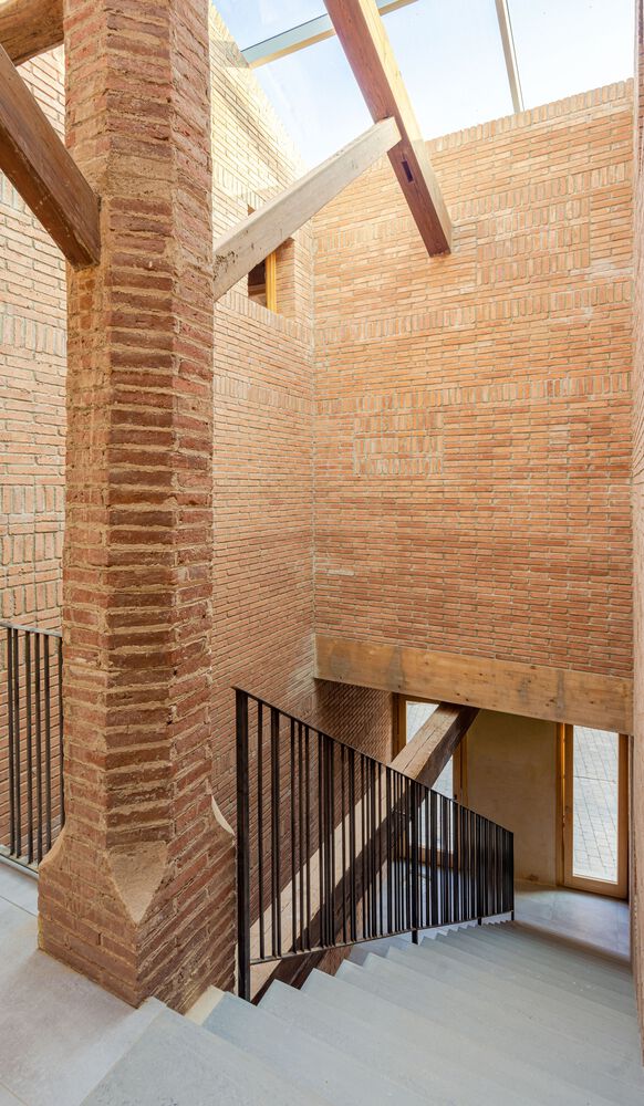 西班牙 Sant Esteve de Palautordera 老舞厅改造公寓楼-37