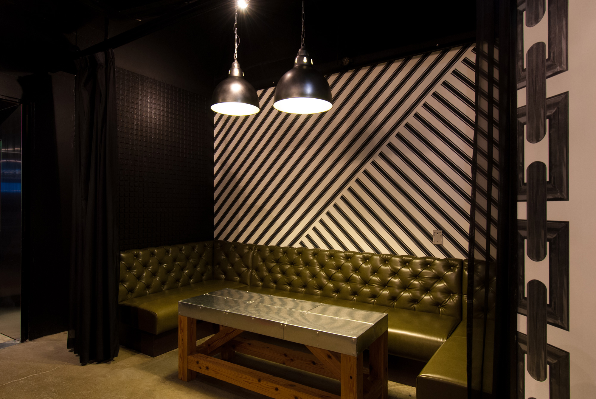 狐餐厅与酒吧·消毒湿巾 UDC （注：这里UDC若为特定名称或有特殊含义，因信息不足难以更精准，WIPE推测为消毒湿巾之类物品，但可能需根据具体情况判断 ） 丨日本东京丨洼田建筑都市研究所-15