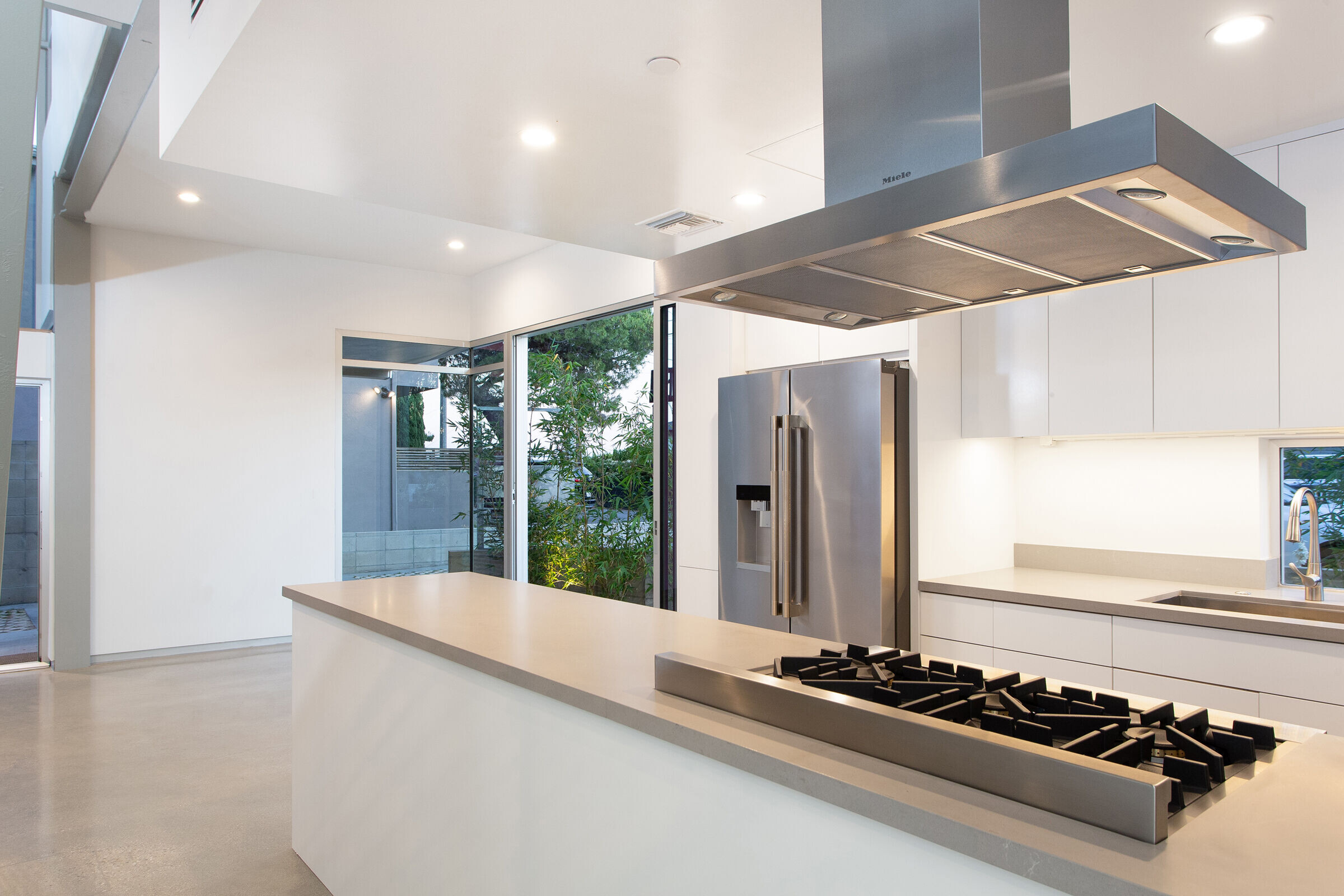 加州阳光下的三层豪华公寓丨美国丨Michael W. Folonis Architects-12