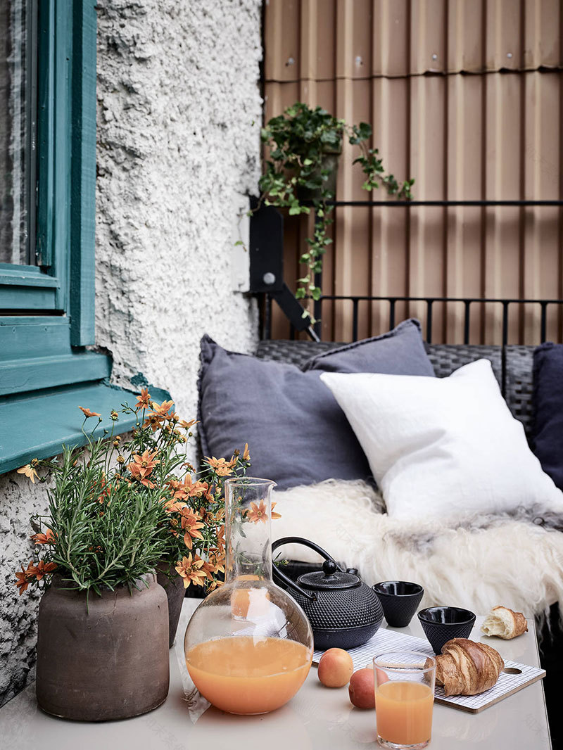 瑞典 70 平米蓝白公寓,深蓝墙面与白色装潢的完美搭配-18