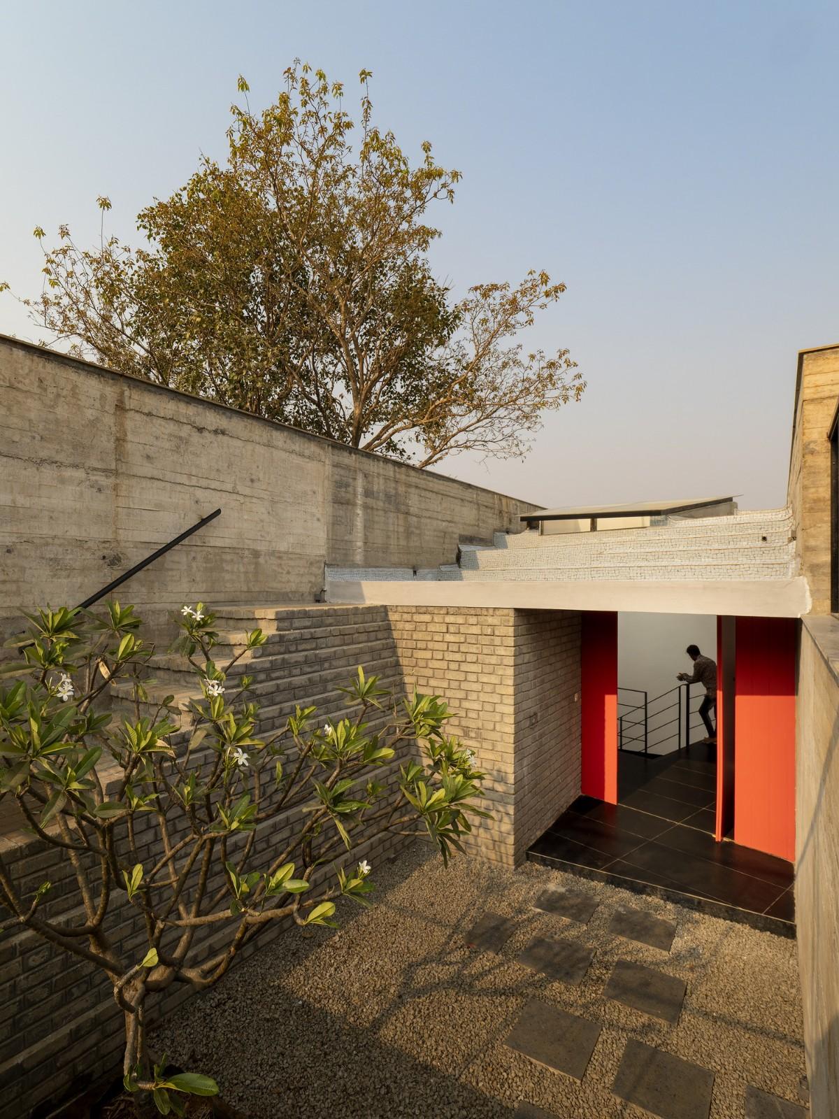 斜屋丨印度丨Red Brick Studio-10