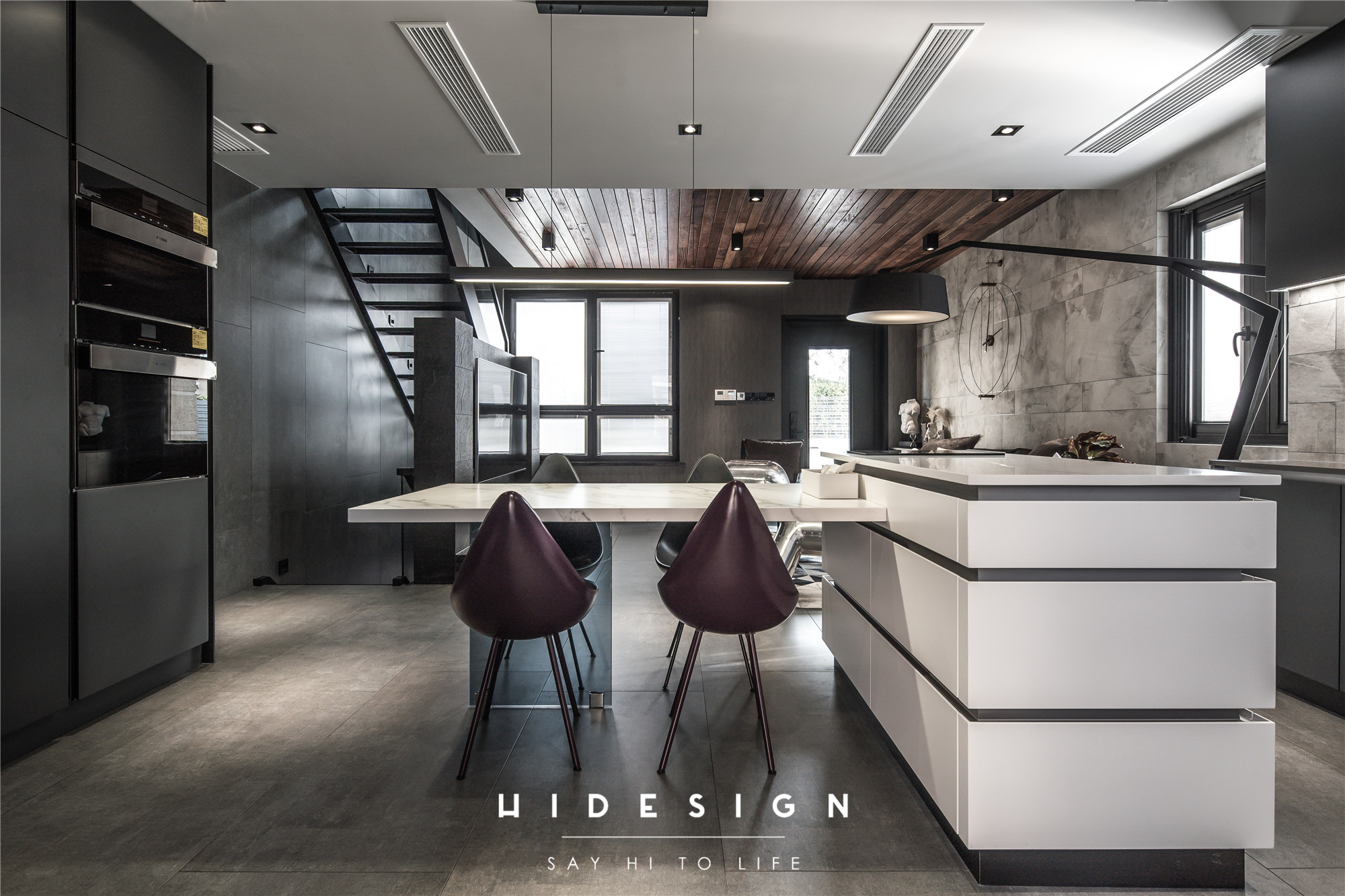 深色工业风重塑阿斯加德，功能分区打造年轻夫妻理想居所-16