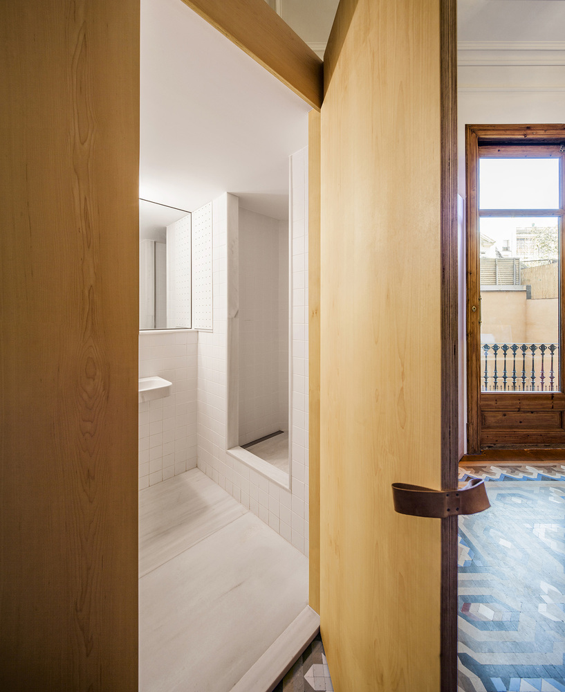 巴塞罗那角落公寓的灵活改造-26