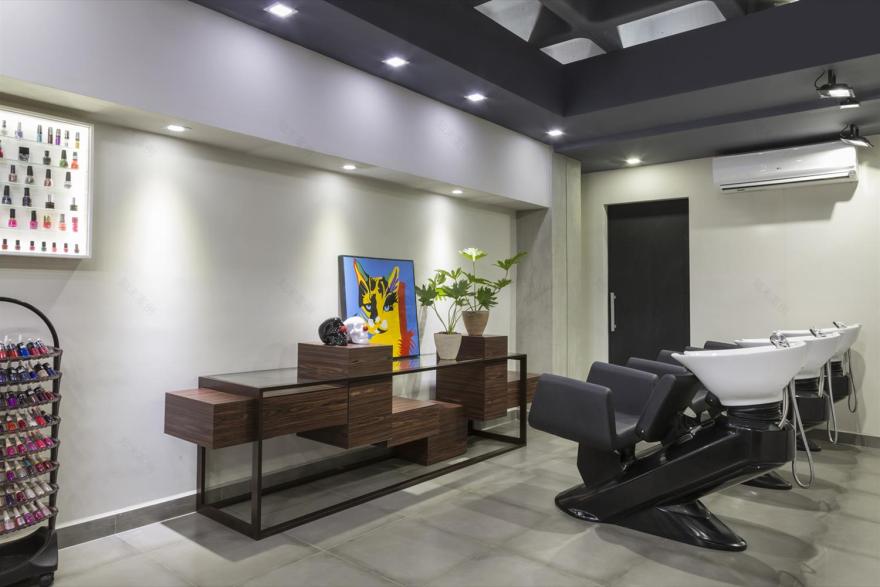 巴西 Salão Ventuno · 工业风商业空间的完美呈现-7