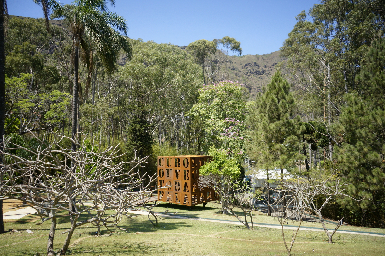 立方诗境 · 巴西 CUBOESIA & STEEL GARDEN 多感官空间艺术-11