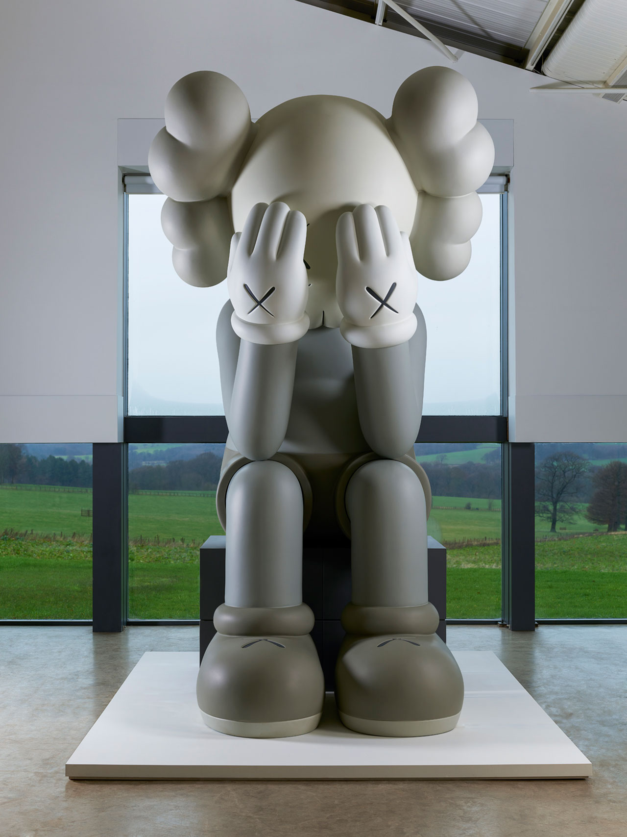 英国乡村巨型 KAWS 雕塑展-30