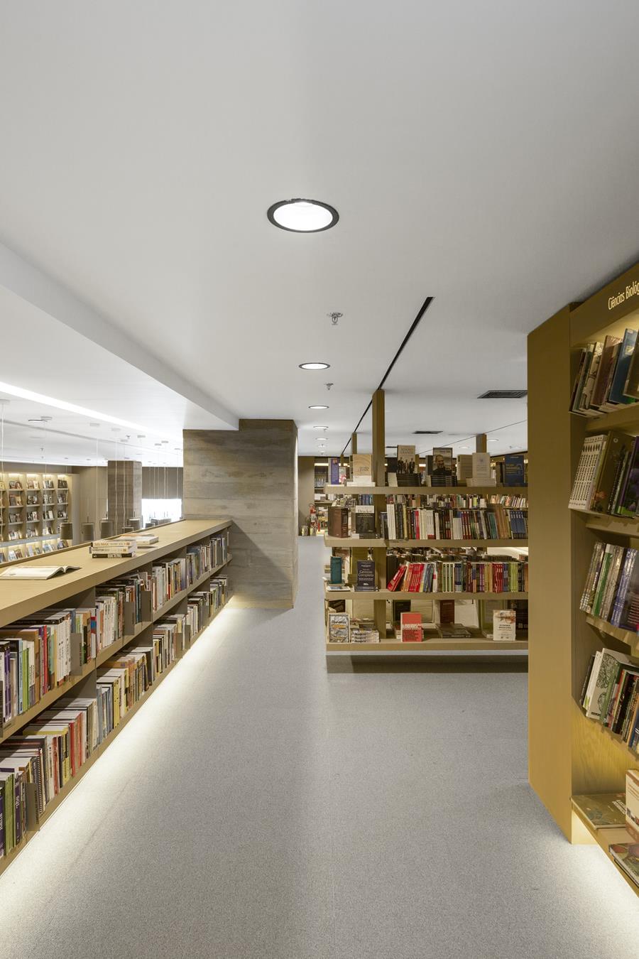 里约热内卢的绿洲 · Livraria Saraiva 书店设计-10