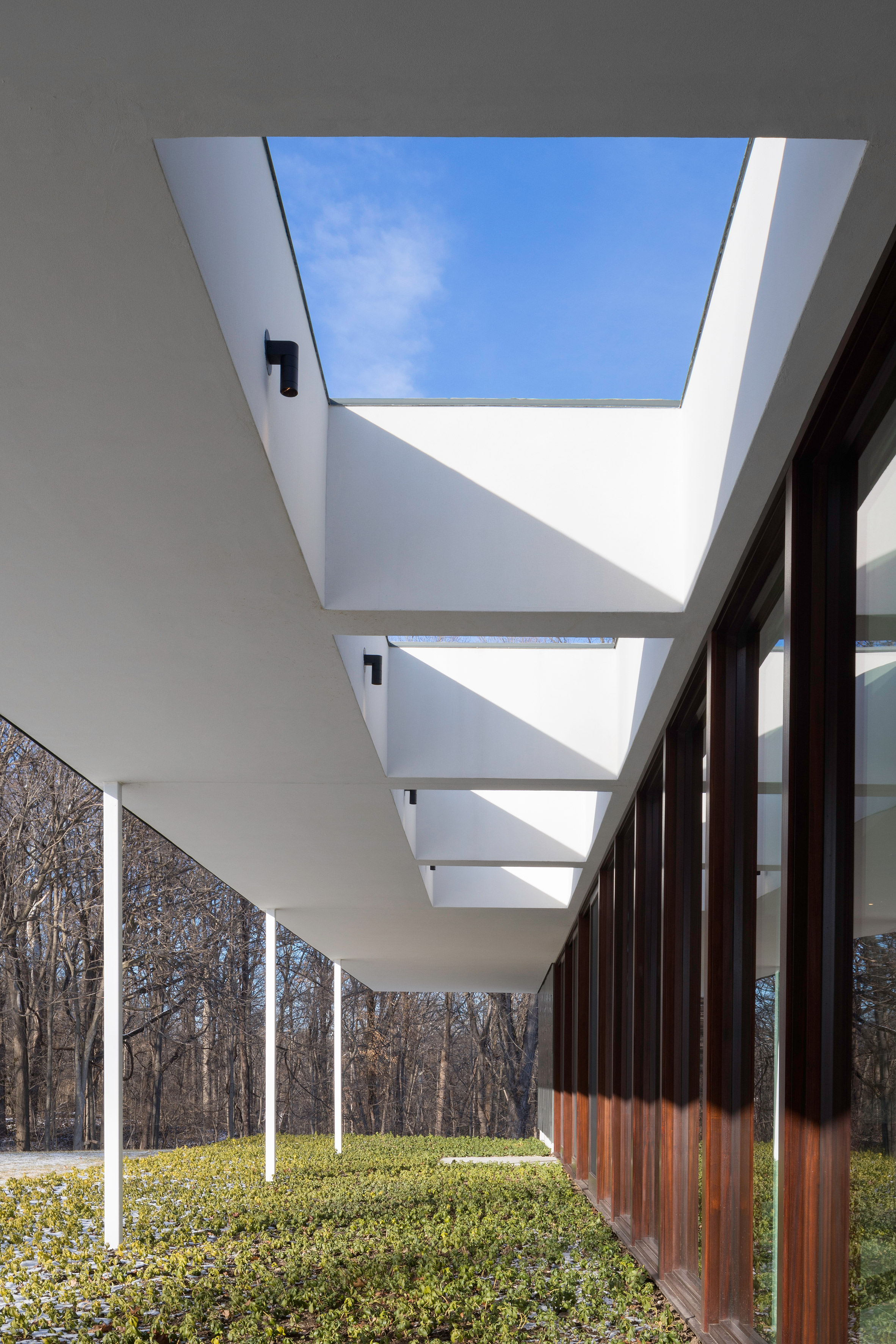 Deborah Berke channels modernism with long and low Indiana house-9