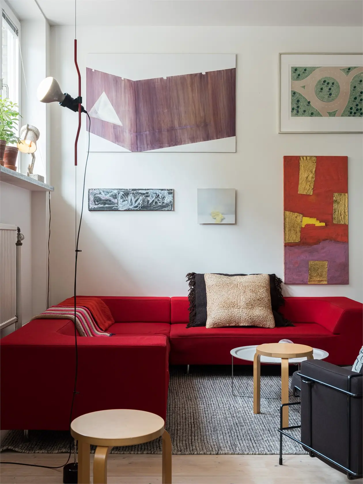 57m2 开放式公寓 | 极简黑厨房设计成为亮点-13