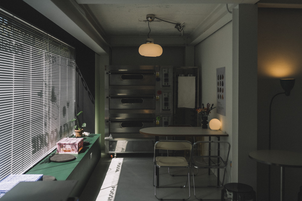 简约现代 9 坪蛋糕店 打造黑白色调氛围-12