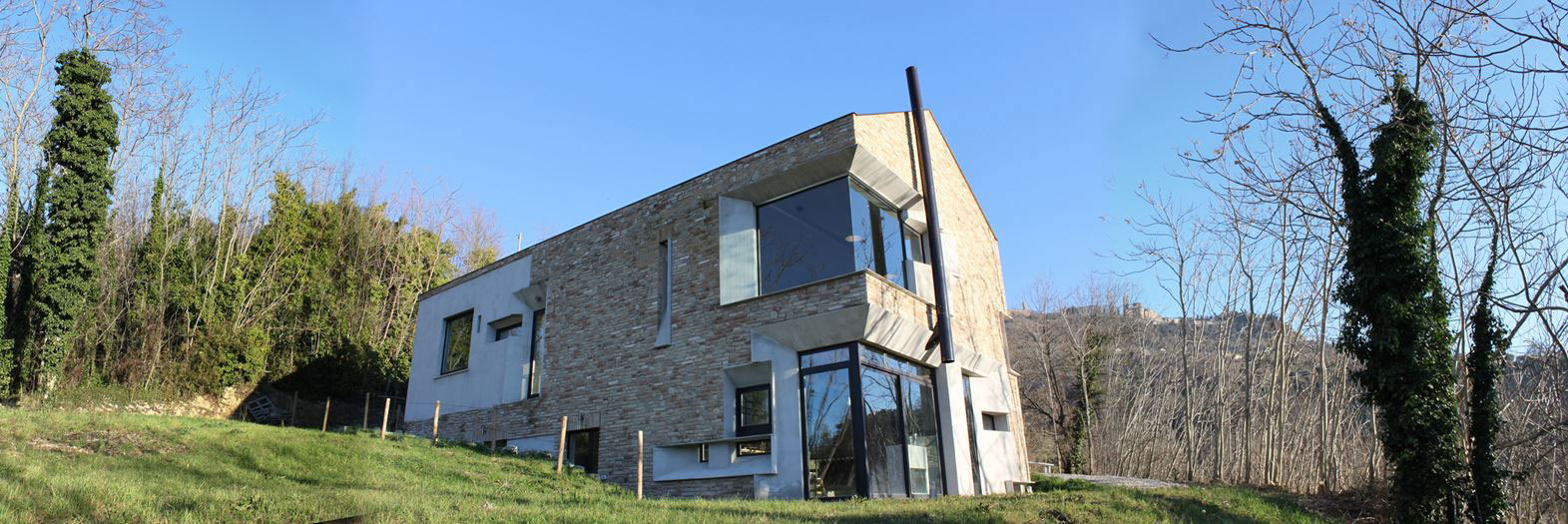 巴里拉里建筑师事务所重建意大利里帕特朗索内的一处乡村住宅-1