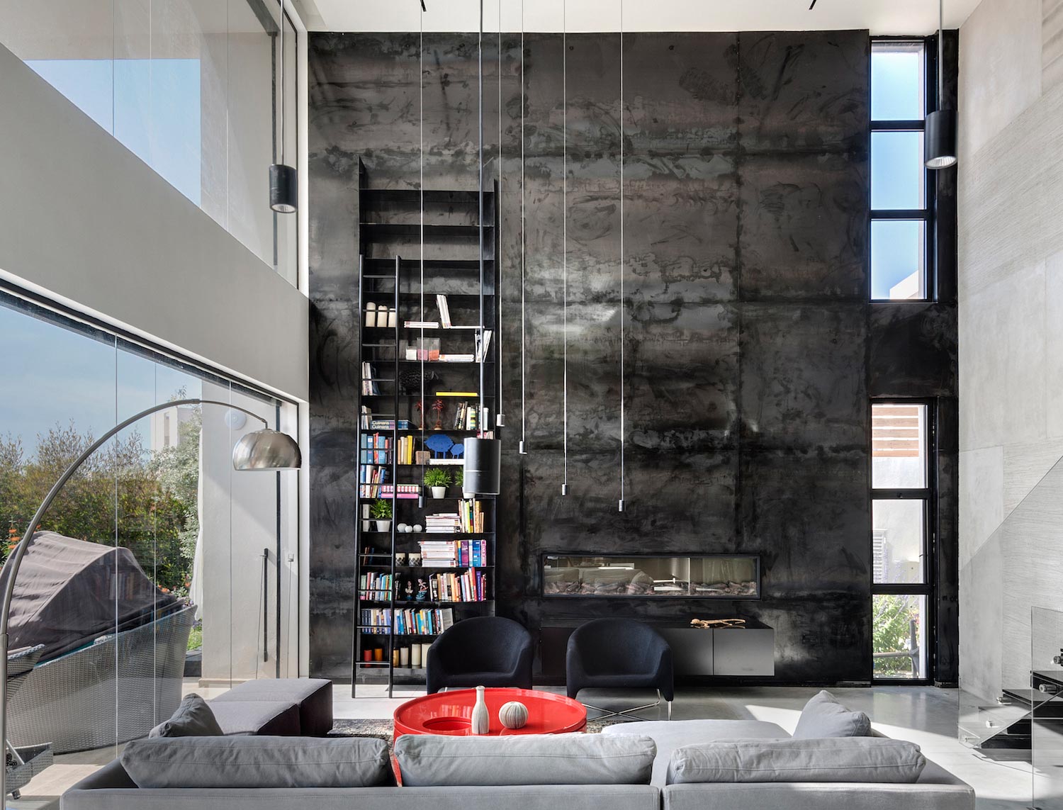 A mix of opposing colors that create contrast and drama among the volumes by Hila and Dan Israelevitz   CAANdesign  Architecture and home design blog-18