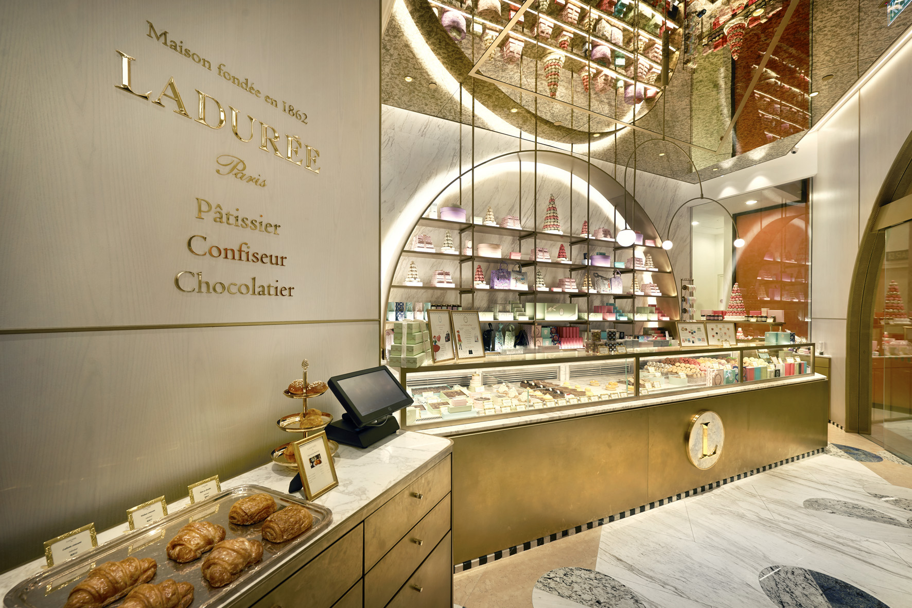 巴黎风情融入马来西亚，Ladurée 打造 21 世纪精致空间-11