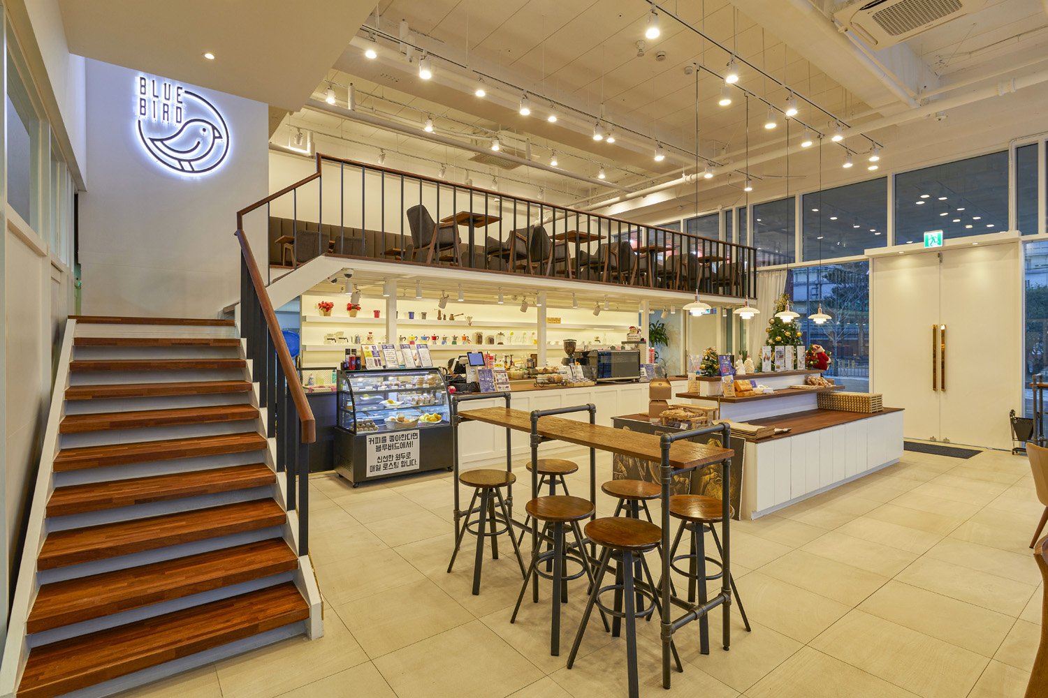 现代时尚的 Bluiverd 多层次贝壳蛋糕咖啡厅设计-3