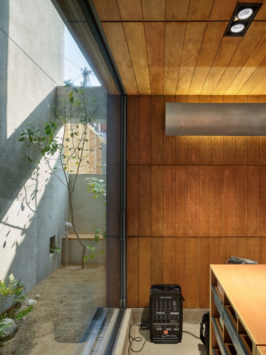 A Model of Sporadic Thoughts / FHHH friends-27