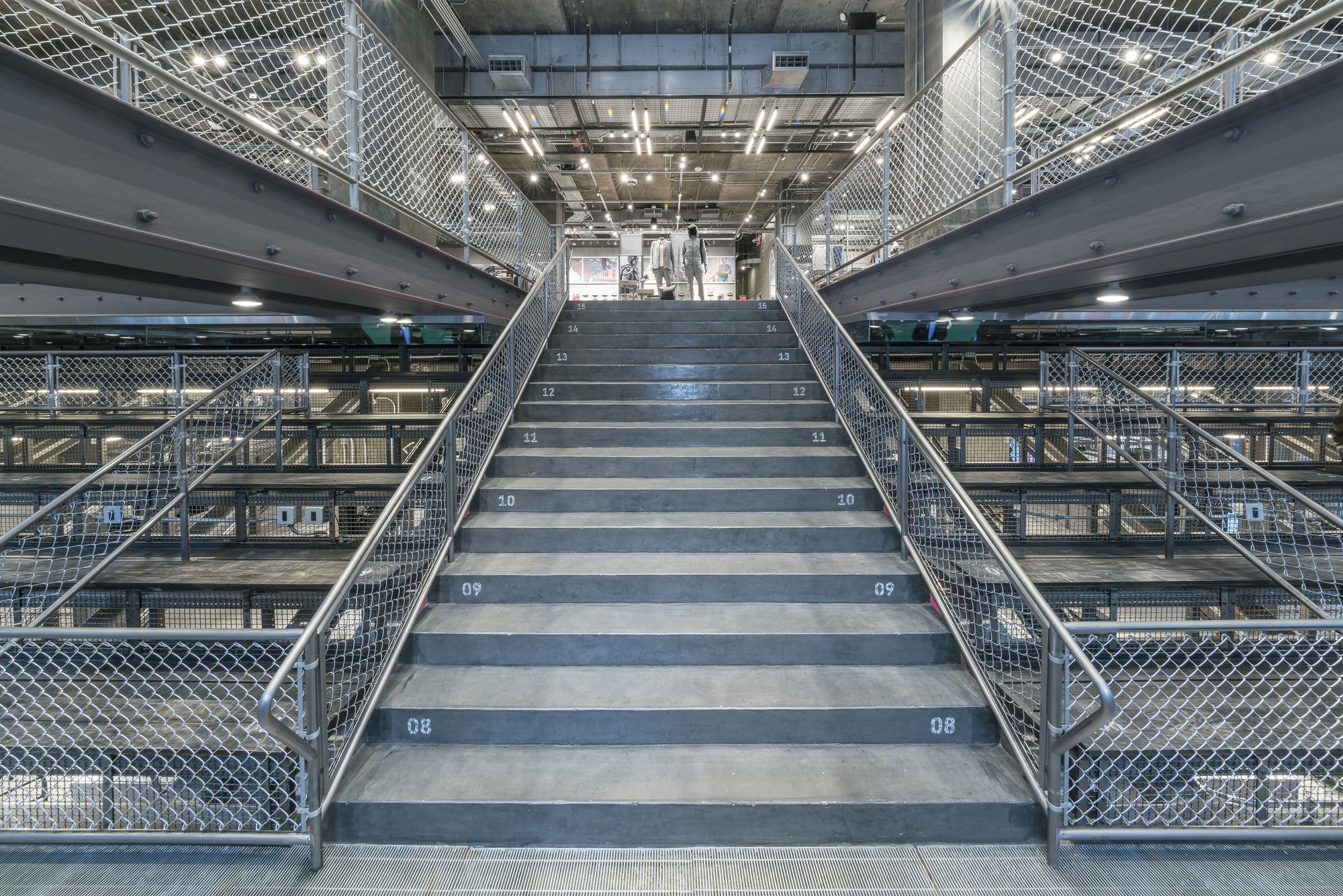 adidas NYC 旗舰店-- 运动与创意的融合-25