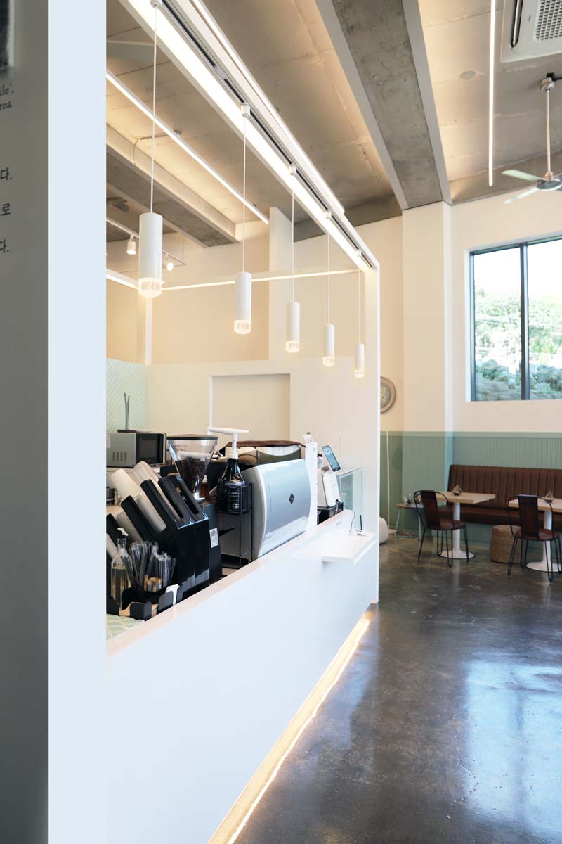 极简时尚的实拉咖啡馆-9