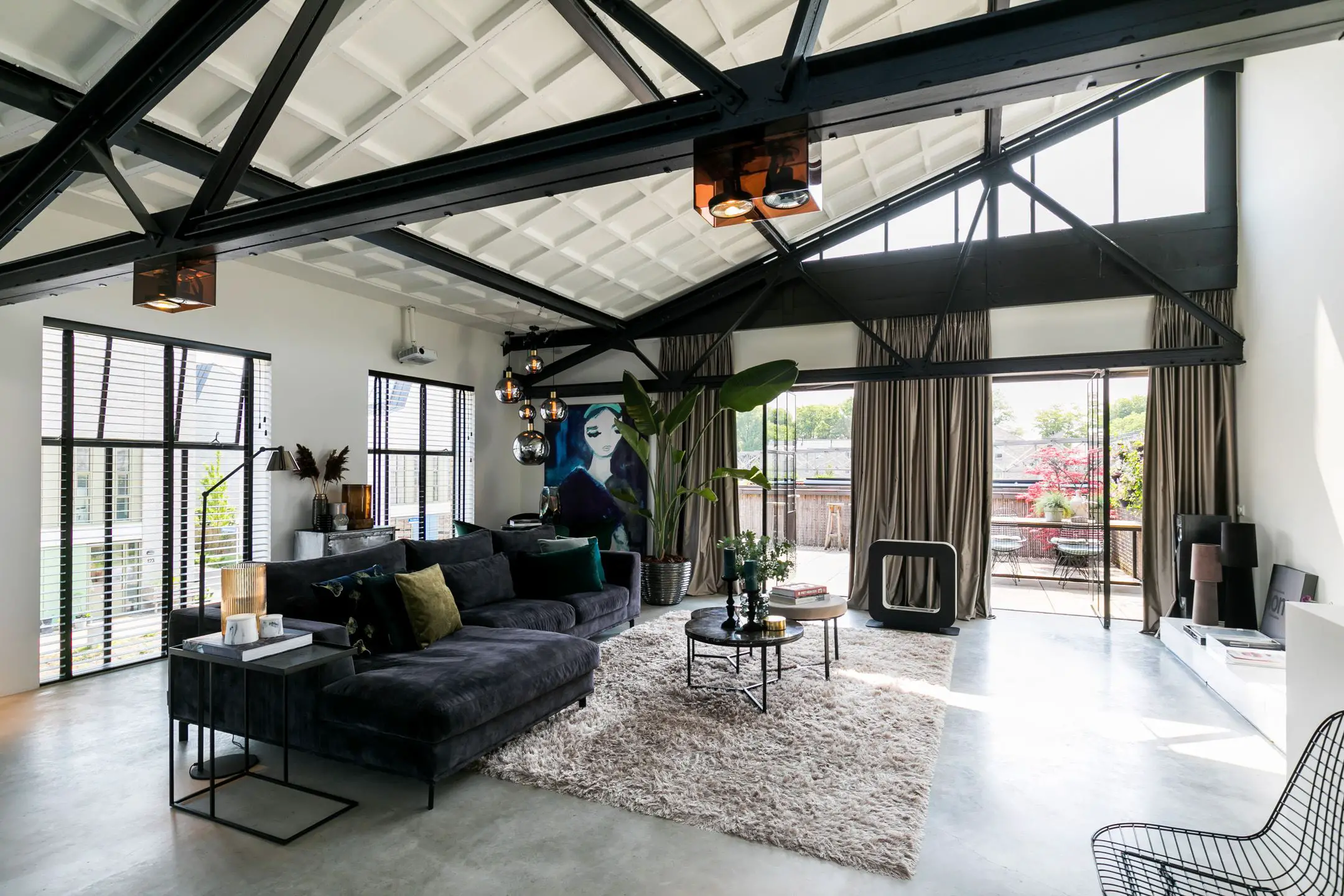 荷兰黑梁 loft 设计,巧妙空间布局引人赞不绝口-3