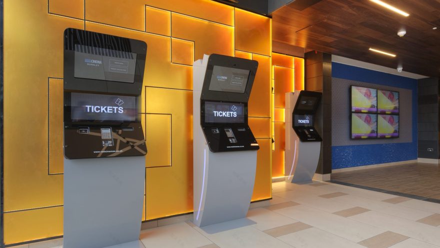 卷轴电影院;胶片电影院
注:reel常见有卷轴;胶片等意思,结合语境Cinema推测此处Reel若代指影院播放形式可理解为与胶片播放有关,所以有以上两种翻译,在没有更多背景信息下难以确定唯一含义若需更精准的唯一翻译,可提供更多原文语境 丨NBDA Architects-23