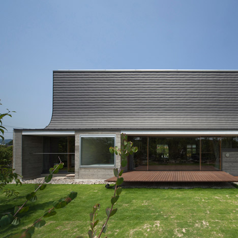 Curving roofline enhances acoustics inside house by NKS Architects-0
