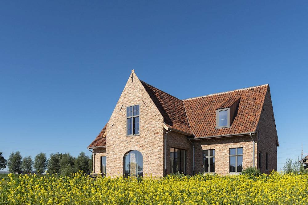 霍夫 VM AR 建筑事务所 （有限责任公司） 

注：BV是荷兰语Besloten Vennootschap的缩写，相当于英文的Private Limited Company ，即有限责任公司 不过这个表述在实际语境中也可按需省略 -4