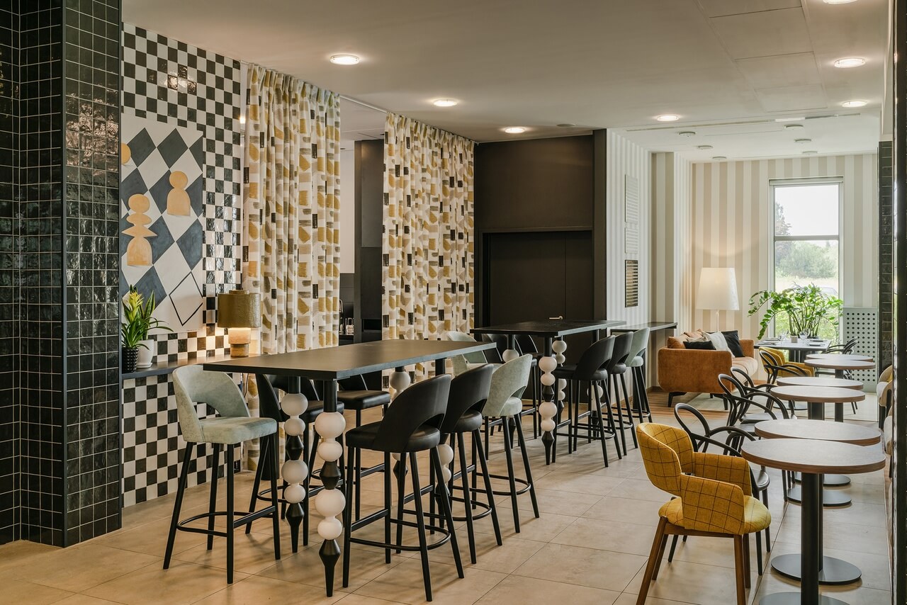 Warszawski hotel Ibis - wnętrza z motywem szachowych wątków - PLN Design-5