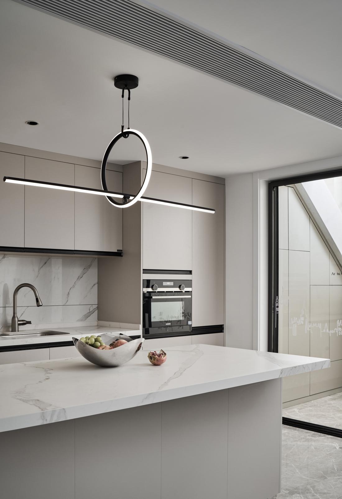 负楼层生活空间的艺术改造-46